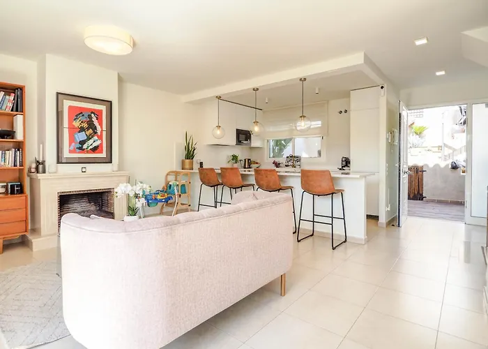 Villa Riera By Hello Homes